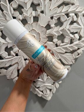 Color Me Cool Platinum Dry Shampoo - White